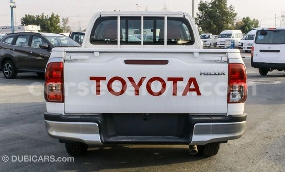 Acheter Import Voiture Toyota Hilux Blanc à Import - Dubai, East Mahé Acheter Import Voiture Toyota Hilux Blanc à Import - Dubai, East Mahé