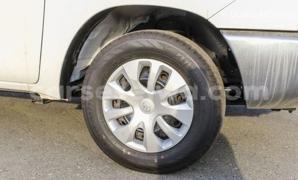 Acheter Import Voiture Toyota Hilux Blanc à Import - Dubai, East Mahé Acheter Import Voiture Toyota Hilux Blanc à Import - Dubai, East Mahé