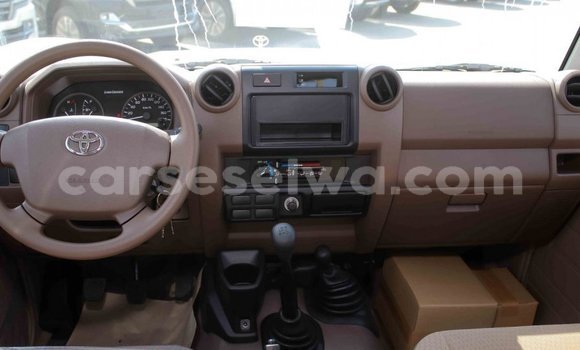 Acheter Import Voiture Toyota Land Cruiser Beige à Import - Dubai, East Mahé Acheter Import Voiture Toyota Land Cruiser Beige à Import - Dubai, East Mahé
