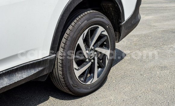 Acheter Import Voiture Toyota Rush Blanc à Import - Dubai, East Mahé Acheter Import Voiture Toyota Rush Blanc à Import - Dubai, East Mahé