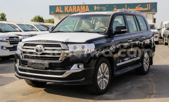Acheter Import Voiture Toyota Land Cruiser Noir à Import - Dubai, East Mahé Acheter Import Voiture Toyota Land Cruiser Noir à Import - Dubai, East Mahé