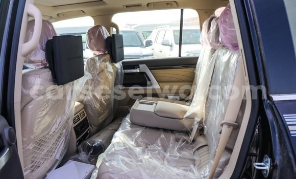 Acheter Import Voiture Toyota Land Cruiser Noir à Import - Dubai, East Mahé Acheter Import Voiture Toyota Land Cruiser Noir à Import - Dubai, East Mahé