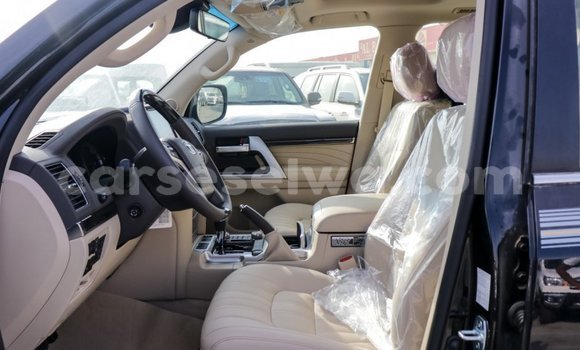 Acheter Import Voiture Toyota Land Cruiser Noir à Import - Dubai, East Mahé Acheter Import Voiture Toyota Land Cruiser Noir à Import - Dubai, East Mahé