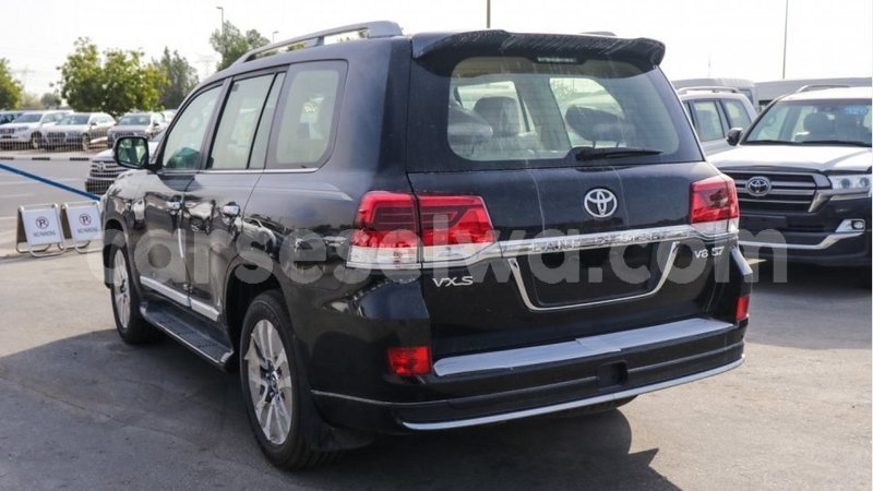 Big with watermark toyota land cruiser east mahe import dubai 5641