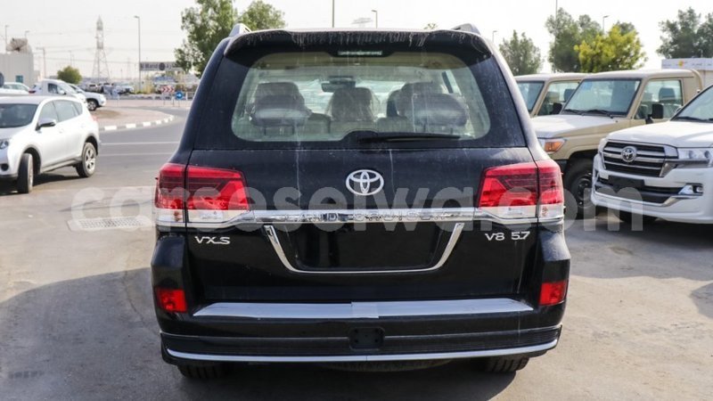 Big with watermark toyota land cruiser east mahe import dubai 5641