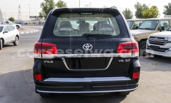 Acheter Import Voiture Toyota Land Cruiser Noir à Import - Dubai, East Mahé Acheter Import Voiture Toyota Land Cruiser Noir à Import - Dubai, East Mahé