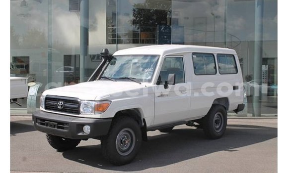 Acheter Import Voiture Toyota Land Cruiser Blanc à Import - Dubai, East Mahé Acheter Import Voiture Toyota Land Cruiser Blanc à Import - Dubai, East Mahé