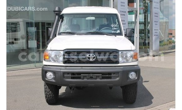 Acheter Import Voiture Toyota Land Cruiser Blanc à Import - Dubai, East Mahé Acheter Import Voiture Toyota Land Cruiser Blanc à Import - Dubai, East Mahé