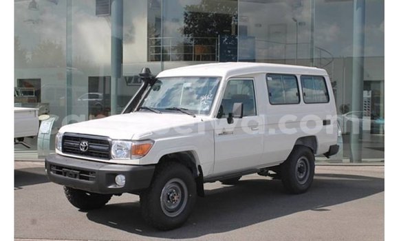 Buy Import Toyota Land Cruiser White Car in Import - Dubai in East Mahé Buy Import Toyota Land Cruiser White Car in Import - Dubai in East Mahé