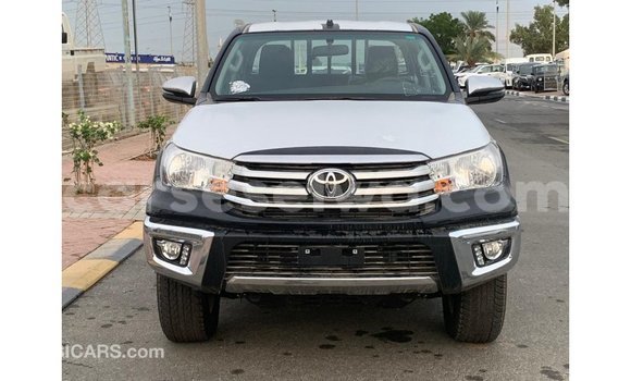 Acheter Import Voiture Toyota Hilux Noir à Import - Dubai, East Mahé Acheter Import Voiture Toyota Hilux Noir à Import - Dubai, East Mahé