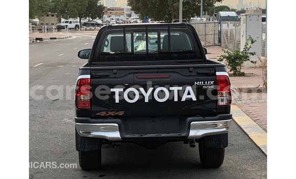 Acheter Import Voiture Toyota Hilux Noir à Import - Dubai, East Mahé Acheter Import Voiture Toyota Hilux Noir à Import - Dubai, East Mahé