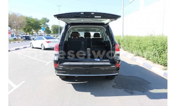 Acheter Import Voiture Toyota Land Cruiser Noir à Import - Dubai, East Mahé Acheter Import Voiture Toyota Land Cruiser Noir à Import - Dubai, East Mahé