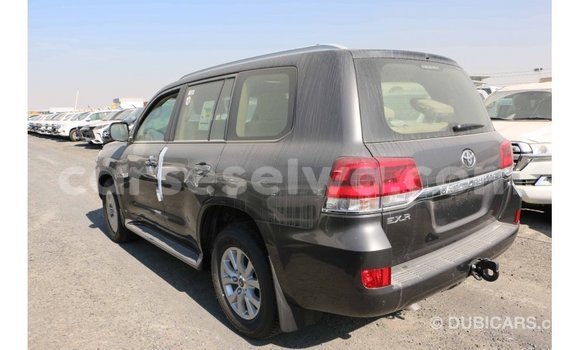 Acheter Import Voiture Toyota Land Cruiser Noir à Import - Dubai, East Mahé Acheter Import Voiture Toyota Land Cruiser Noir à Import - Dubai, East Mahé