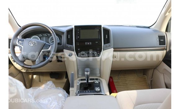 Acheter Import Voiture Toyota Land Cruiser Noir à Import - Dubai, East Mahé Acheter Import Voiture Toyota Land Cruiser Noir à Import - Dubai, East Mahé