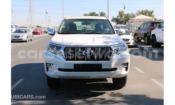 Acheter Import Voiture Toyota Prado Blanc à Import - Dubai, East Mahé Acheter Import Voiture Toyota Prado Blanc à Import - Dubai, East Mahé