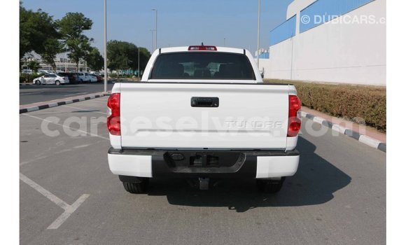 Acheter Import Voiture Toyota Tundra Blanc à Import - Dubai, East Mahé Acheter Import Voiture Toyota Tundra Blanc à Import - Dubai, East Mahé