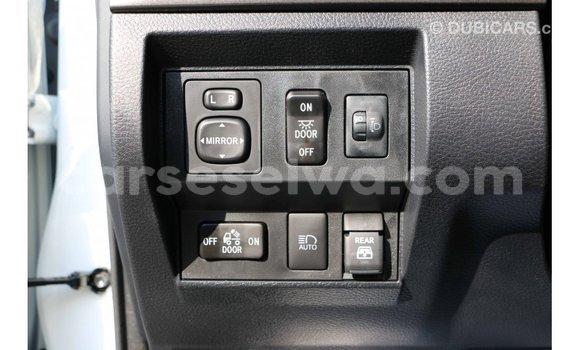 Acheter Import Voiture Toyota Tundra Blanc à Import - Dubai, East Mahé Acheter Import Voiture Toyota Tundra Blanc à Import - Dubai, East Mahé
