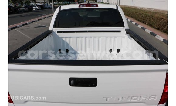 Acheter Import Voiture Toyota Tundra Blanc à Import - Dubai, East Mahé Acheter Import Voiture Toyota Tundra Blanc à Import - Dubai, East Mahé