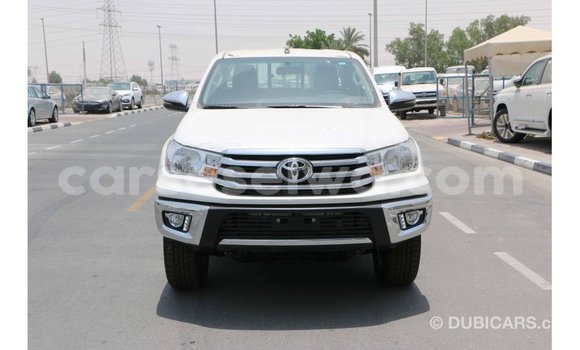 Acheter Import Voiture Toyota Hilux Blanc à Import - Dubai, East Mahé Acheter Import Voiture Toyota Hilux Blanc à Import - Dubai, East Mahé