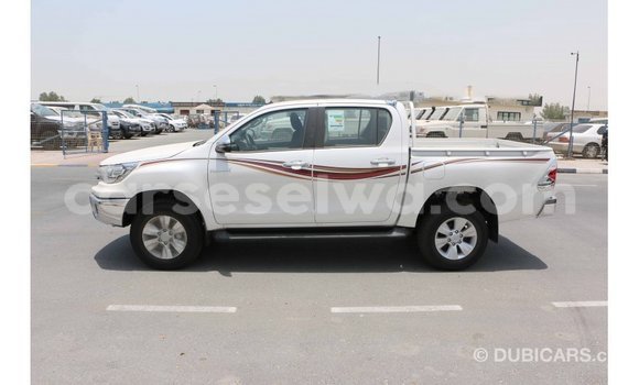 Acheter Import Voiture Toyota Hilux Blanc à Import - Dubai, East Mahé Acheter Import Voiture Toyota Hilux Blanc à Import - Dubai, East Mahé