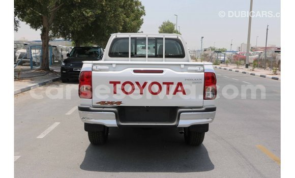 Acheter Import Voiture Toyota Hilux Blanc à Import - Dubai, East Mahé Acheter Import Voiture Toyota Hilux Blanc à Import - Dubai, East Mahé