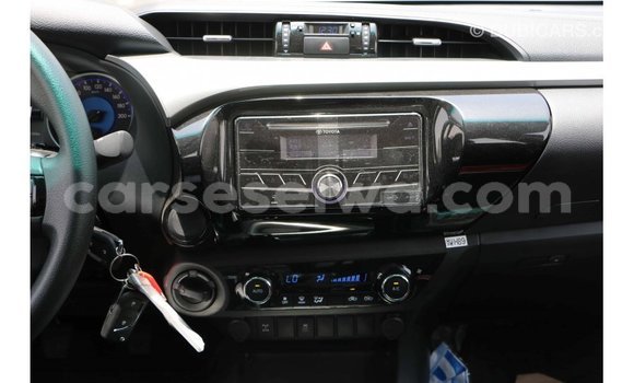 Acheter Import Voiture Toyota Hilux Blanc à Import - Dubai, East Mahé Acheter Import Voiture Toyota Hilux Blanc à Import - Dubai, East Mahé