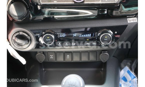 Acheter Import Voiture Toyota Hilux Blanc à Import - Dubai, East Mahé Acheter Import Voiture Toyota Hilux Blanc à Import - Dubai, East Mahé