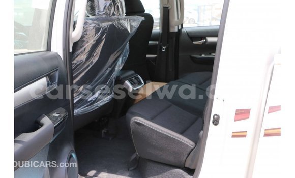 Acheter Import Voiture Toyota Hilux Blanc à Import - Dubai, East Mahé Acheter Import Voiture Toyota Hilux Blanc à Import - Dubai, East Mahé