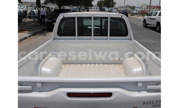 Acheter Import Voiture Toyota Hilux Blanc à Import - Dubai, East Mahé Acheter Import Voiture Toyota Hilux Blanc à Import - Dubai, East Mahé