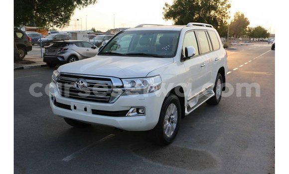 Acheter Import Voiture Toyota Land Cruiser Blanc à Import - Dubai, East Mahé Acheter Import Voiture Toyota Land Cruiser Blanc à Import - Dubai, East Mahé
