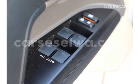 Acheter Import Voiture Toyota Land Cruiser Blanc à Import - Dubai, East Mahé Acheter Import Voiture Toyota Land Cruiser Blanc à Import - Dubai, East Mahé