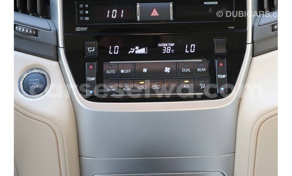 Acheter Import Voiture Toyota Land Cruiser Blanc à Import - Dubai, East Mahé Acheter Import Voiture Toyota Land Cruiser Blanc à Import - Dubai, East Mahé