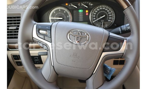 Acheter Import Voiture Toyota Land Cruiser Blanc à Import - Dubai, East Mahé Acheter Import Voiture Toyota Land Cruiser Blanc à Import - Dubai, East Mahé