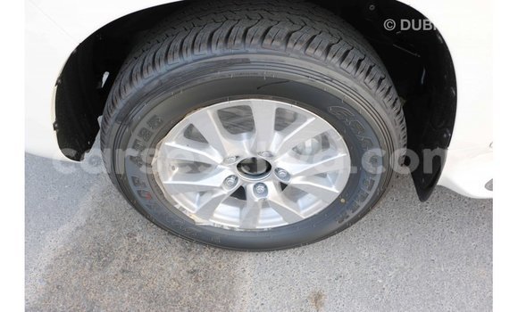 Acheter Import Voiture Toyota Land Cruiser Blanc à Import - Dubai, East Mahé Acheter Import Voiture Toyota Land Cruiser Blanc à Import - Dubai, East Mahé