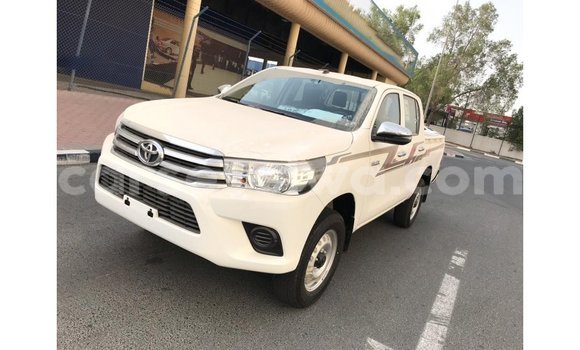 Acheter Import Voiture Toyota Hilux Blanc à Import - Dubai, East Mahé Acheter Import Voiture Toyota Hilux Blanc à Import - Dubai, East Mahé