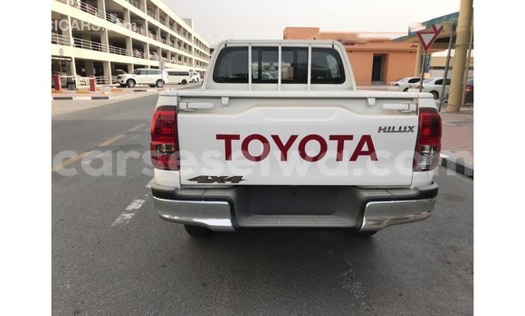 Acheter Import Voiture Toyota Hilux Blanc à Import - Dubai, East Mahé Acheter Import Voiture Toyota Hilux Blanc à Import - Dubai, East Mahé