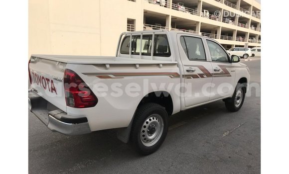 Acheter Import Voiture Toyota Hilux Blanc à Import - Dubai, East Mahé Acheter Import Voiture Toyota Hilux Blanc à Import - Dubai, East Mahé