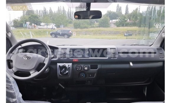 Acheter Import Voiture Toyota Hiace Blanc à Import - Dubai, East Mahé Acheter Import Voiture Toyota Hiace Blanc à Import - Dubai, East Mahé