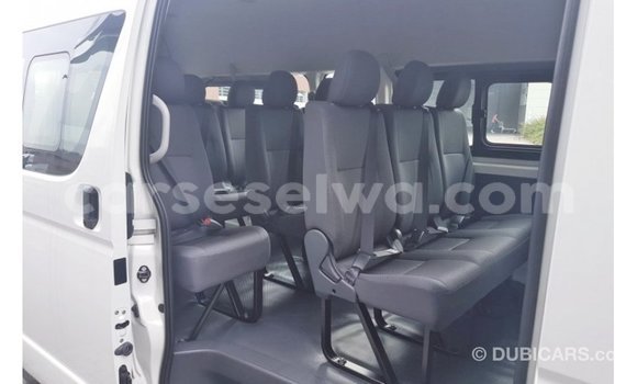 Acheter Import Voiture Toyota Hiace Blanc à Import - Dubai, East Mahé Acheter Import Voiture Toyota Hiace Blanc à Import - Dubai, East Mahé