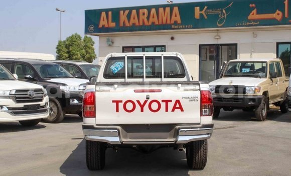 Acheter Import Voiture Toyota Hilux Blanc à Import - Dubai, East Mahé Acheter Import Voiture Toyota Hilux Blanc à Import - Dubai, East Mahé