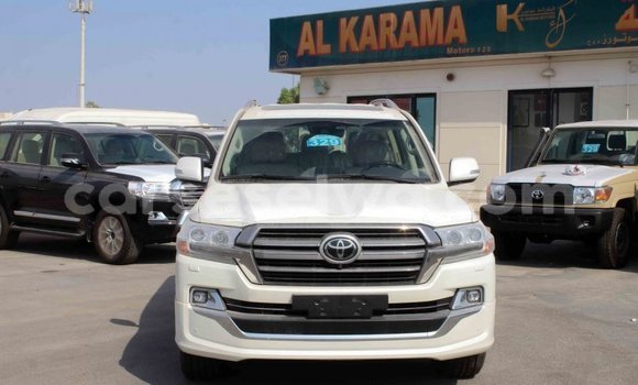 Acheter Import Voiture Toyota Land Cruiser Blanc à Import - Dubai, East Mahé Acheter Import Voiture Toyota Land Cruiser Blanc à Import - Dubai, East Mahé