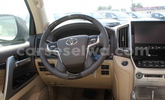 Acheter Import Voiture Toyota Land Cruiser Blanc à Import - Dubai, East Mahé Acheter Import Voiture Toyota Land Cruiser Blanc à Import - Dubai, East Mahé