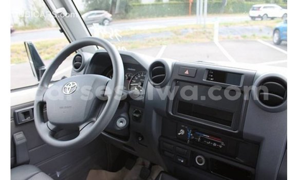 Buy Import Toyota Land Cruiser White Car in Import - Dubai in East Mahé Buy Import Toyota Land Cruiser White Car in Import - Dubai in East Mahé