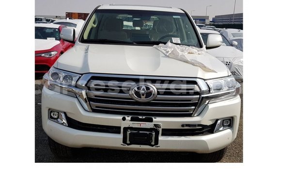 Acheter Import Voiture Toyota Land Cruiser Blanc à Import - Dubai, East Mahé Acheter Import Voiture Toyota Land Cruiser Blanc à Import - Dubai, East Mahé