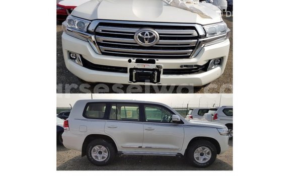 Acheter Import Voiture Toyota Land Cruiser Blanc à Import - Dubai, East Mahé Acheter Import Voiture Toyota Land Cruiser Blanc à Import - Dubai, East Mahé