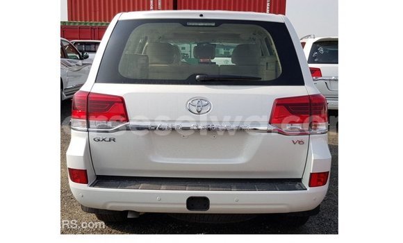 Acheter Import Voiture Toyota Land Cruiser Blanc à Import - Dubai, East Mahé Acheter Import Voiture Toyota Land Cruiser Blanc à Import - Dubai, East Mahé