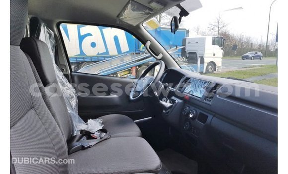 Acheter Import Voiture Toyota Hiace Blanc à Import - Dubai, East Mahé Acheter Import Voiture Toyota Hiace Blanc à Import - Dubai, East Mahé