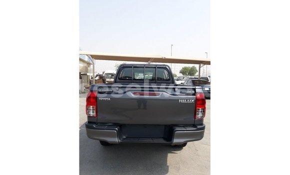 Acheter Import Voiture Toyota Hilux Noir à Import - Dubai, East Mahé Acheter Import Voiture Toyota Hilux Noir à Import - Dubai, East Mahé