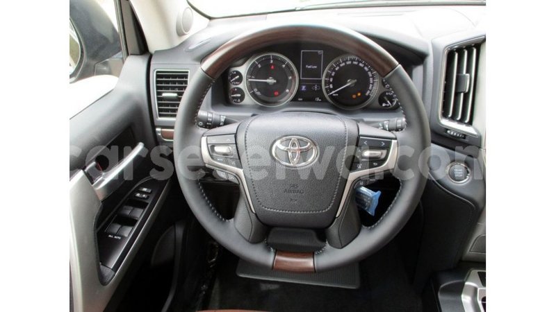 Big with watermark toyota land cruiser east mahe import dubai 5686