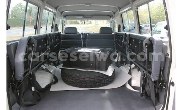 Buy Import Toyota Land Cruiser White Car in Import - Dubai in East Mahé Buy Import Toyota Land Cruiser White Car in Import - Dubai in East Mahé